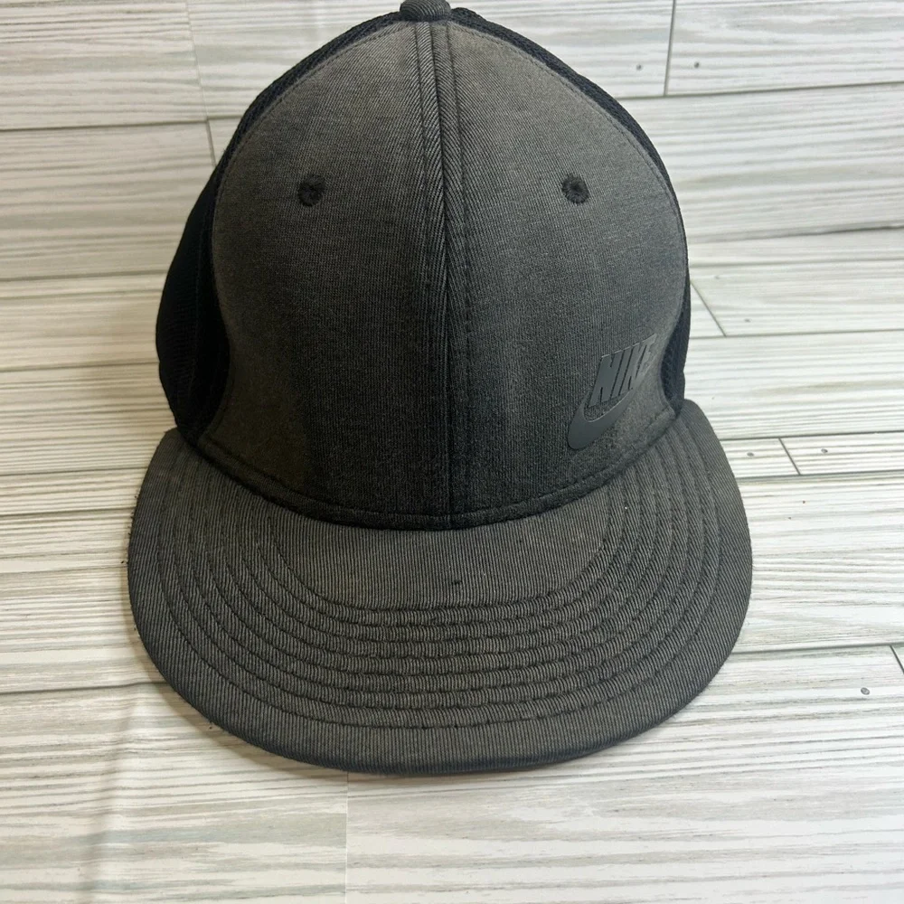 Nike Charcoal and Black Trucker Hat Winter Fall Mens Causal Sports Hipster‎